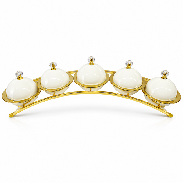 Servierschalen-Set mit 5 Schalen und Deckeln auf goldfarbenem Ständer