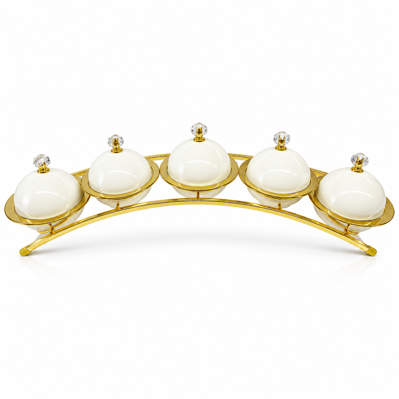 Servierschalen-Set mit 5 Schalen und Deckeln auf goldfarbenem Ständer