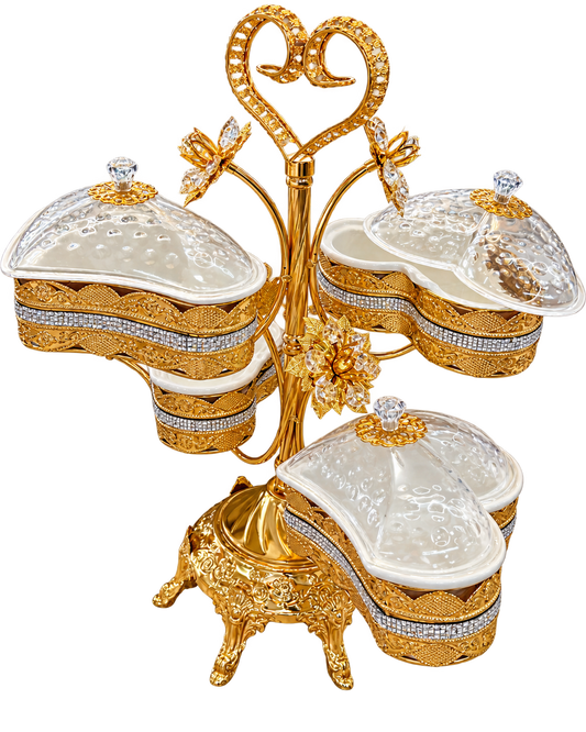 Servierschalen Set Herzform in Gold mit dekorativem Ständer und Deckeln – freigestellt